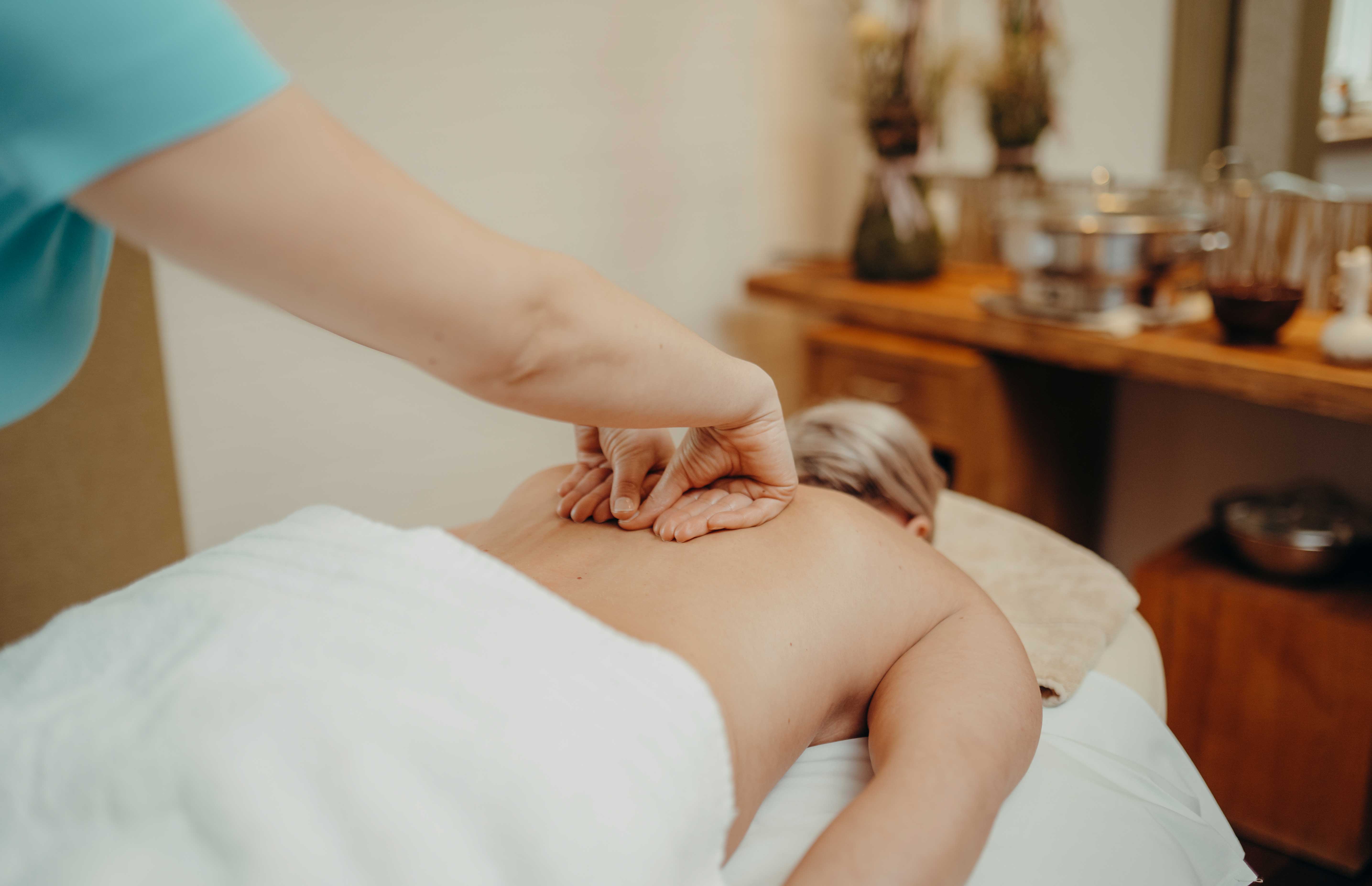 Lomi-Lomi-Nui-Massage